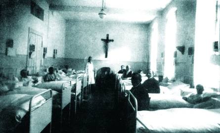 Sala chorych w dawnym szpitalu - zdjęcie z 1927 r.