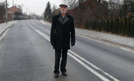 Wójt Sławomir Krzysztofik jest bardzo dumny z zakończonej pod koniec ubiegłego roku przebudowy drogi wojewódzkiej 795 w Seceminie (w kierunku Szczekocin),