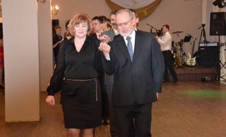 Poloneza poprowadzili dyrektorzy Krzysztof Dudkiewicz i Anna Nosal.