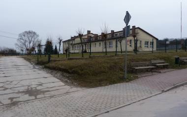 W tym roku gmina Strawczyn planuje także zagospodarować plac przy szkole w Chełmcach.