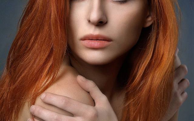 Najmodniejsze fryzury na 2024 rok - rude włosy. Zobacz piękne stylizacje! [4.07.2024]
