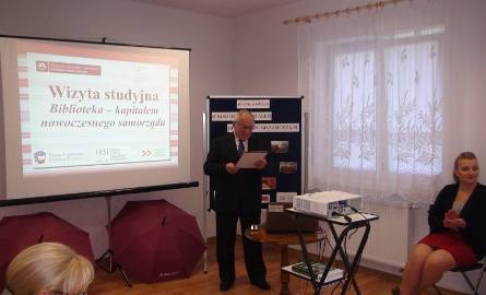 Uczestniczki witał Marian Kuś, wójt gminy Przyłęk