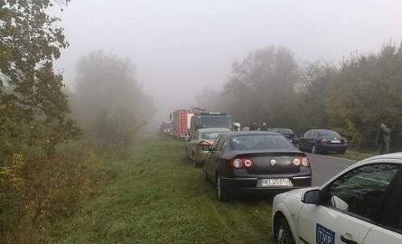 Nowe Miasto nad Pilicą: Volkswagen zderzył się z ciężarówką. Zginęło 18 osób (relacja na bieżąco, zdjęcia, wideo)