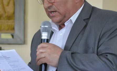 Wiesław Skowron, który był poprzednikiem Krzysztofa Obratańskiego na stanowisku przewodniczącego Rady Powiatu, odczytał wniosek opozycji o jego odwo