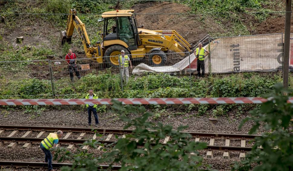 Film do artykułu: Wałbrzych: Złoty pociąg wciąż poszukiwany. Ciężki sprzęt rozkopuje teren [NOWE ZDJĘCIA]
