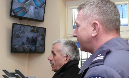 Siedziba włoszczowskich policjantów została wyposażona między innymi w nowoczesny monitoring.