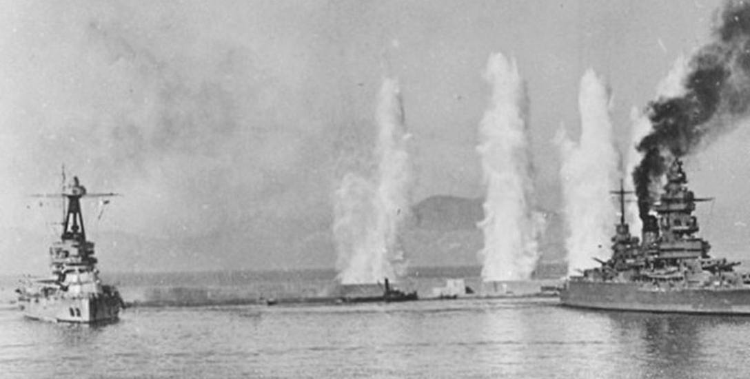 Francuskie okręty odpowiadają na angielski atak na  Mers el-Kébir