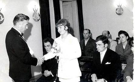 Ślubów w roku 1970 udzielał ówczesny kierownik Urzędu Stanu Cywilnego Bolesław Strużycki.