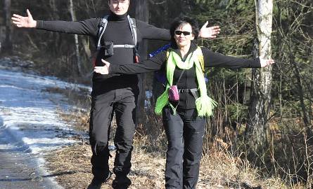 Konecki półmaraton pieszy w zimowym słońcu. Wędrowało ponad 130 osób