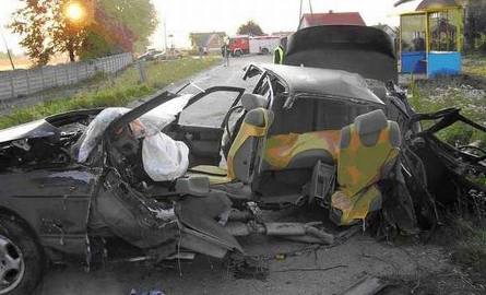 Makabra! Trzy niepełnoletnie dziewczyny tragicznie zginęły w wypadku samochodowym!  BMW nadaje się do kasacji! (Zdjęcia)