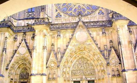 Budowę gotyckiej katedry św. Wita rozpoczęto w roku 1344, zakończono dopiero w 1929. To miejsce koronacji królów.