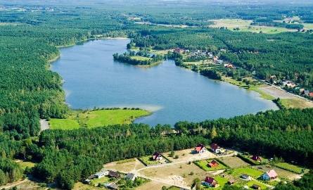 Jezioro Ostrowite jest regularnie zarybiane.