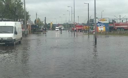 Jedna z zalanych ulic w rejonie dotkniętym powodzią