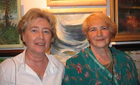 - Cieszymy się, że znowu możemy pokazać obrazy -  powiedziała nam Eliza Wojszko,(z prawej). Z lewej Teresa Przybylska