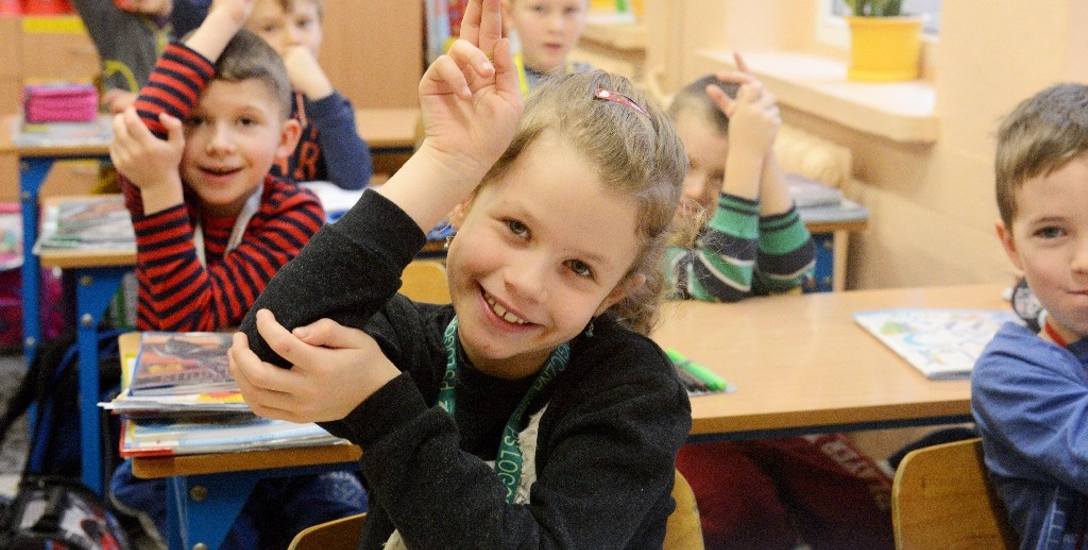 Edukacyjny nr 1 w Chynowie (przedszkole, podstawówka, gimnazjum) funkcjonuje od dawna i dobrze sobie radzi.