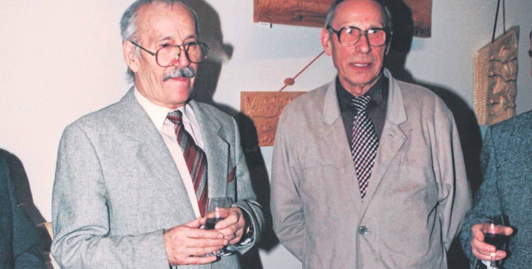 Stanisław Kapłoński (z lewej) z bratem Edmundem, znanym intarsjonistą. Pan Edmund zmarł w 2011 roku.