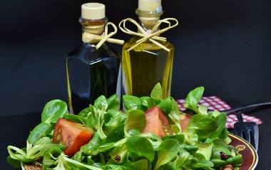 Oliwa z oliwek jest bardzo smaczna. Można śmiało dodawać ją na przykład do sałatek.