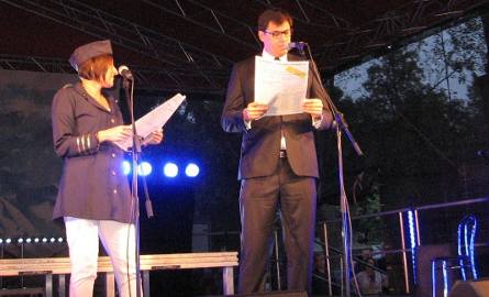Marta Michalska-Wilk wspólnie z wiceprezydentem Konradem Frysztakiem nie zaśpiewali a zadeklamowali "Pięciu chłopców z Albatrosa”.