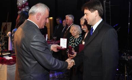 Za propagowanie idei honorowego krwiodawstwa uhonorowany został między innymi Wojciech Bernat, dyrektor Zespołu Szkół Samochodowych w Radomiu.