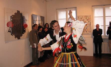 Joanna Zielińska i Patryk Rutkowski pokazali taniec łowicki.