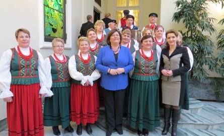 Witosławianki, laureatki drugiego miejsca w konkursie Echa Dnia Świętokrzyskie Koło Gospodyń Wiejskich 2013 z Panią Prezydentową Anną Komorowską oraz