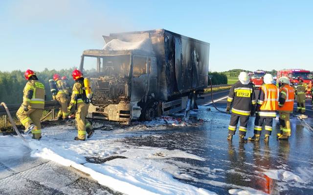 Zablokowana autostrada A4 na wysokości Tarnowa. Pożar ciężarówki spowodował ogromne utrudnienia na jezdni w stronę Krakowa