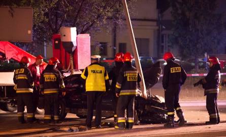 Wypadek BMW na alei Grzecznarowskiego w Radomiu (zdjęcia)