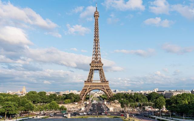 Darmowe atrakcje Paryża czekają na turystów. Zakochaj się w Paryżu nie wydając ani grosza – to możliwe!