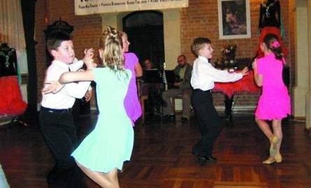 Żywiołową cza-czę i jive’a zatańczyli mali tancerze z ostrowieckiej Szkoły Tańca Twist.