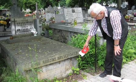 Tu pochowany jest Władysław Florian Kryściński