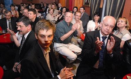 Kandydaci Platformy Obywatelskiej na wynik wyborów oczekiwali w klubie Cabaret. Radości na twarzach widać nie było.