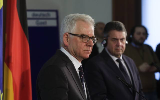 Szef MSZ Jacek Czaputowicz w Berlinie. Spotkał się z szefem niemieckiego MSZ Sigmarem Gabrielem. Rozmawiano m. in. o reparacjach wojennych