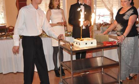 Urodzinowy tort od gospodarzy „Elity” Beaty i Daniela Michalskich