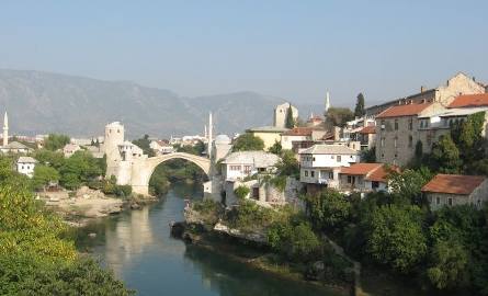 Stary Most w Mostarze wysadzono podczas wojny, w 1993 roku. Jego odbudowa zakończyła się w 2004 roku.