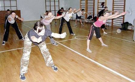W zespole niżańskim zespole "Fuks" tańczy 12 osób których opiekunka i choreografem jest Aneta Markiewicz.