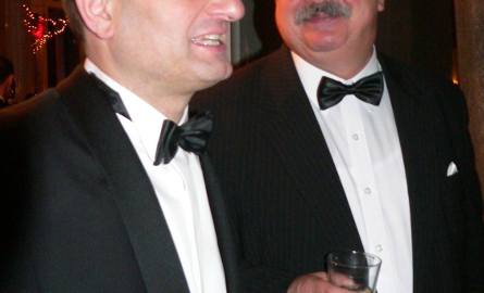 Andrzej Kwiecień (z lewej) w towarzystwie kanclerza radomskiej loży Business Centre Club Jerzego Kowala podczas gali w Teatrze Wielkim w Warszawie.