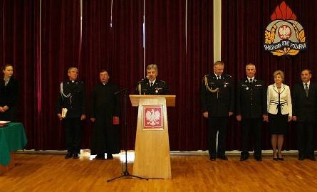 Zbigniew Szczygieł, komendant Powiatowy Państwowej Straży Pożarnej w Kozienicach, podczas swojego wystąpienia złożył życzenia strażakom.