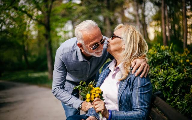 Jak przywrócić namiętność w związku? 10 rad specjalistów. Te wskazówki sprawdzą się u par w każdym wieku!