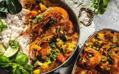Curry z krewetkami i ryżem jaśminowym. W orientalnym stylu.
