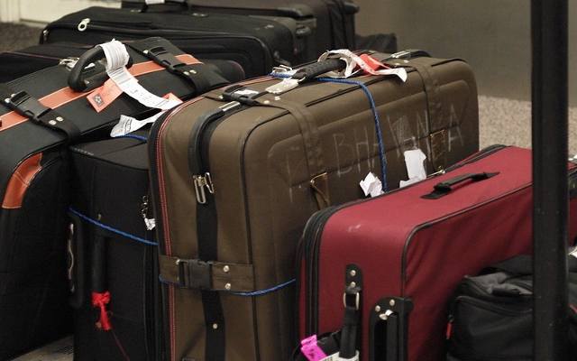 Lecisz samolotem z bagażem rejestrowanym? Musisz znać te triki – są banalnie proste i mogą zaoszczędzić ci sporo stresu