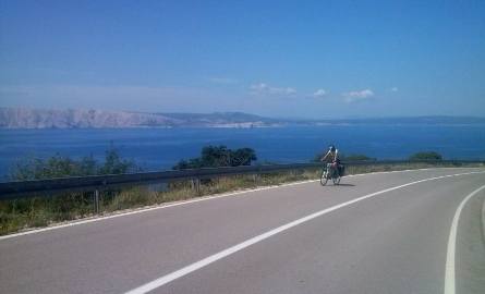 W Chorwacji rowerzyści znaleźli nocleg u Frane’a, lokalnego gospodarza, który w tym samym czasie gościł też innych podróżników z Korei.