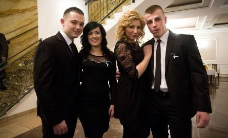 Damian Wąsik, Kasia Kiljan, Paulina Lipińska i Michał Warso ( w kolejności od lewej) obiecali tańczyć w parach, ale też w grupie.