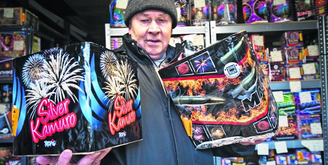 Andrzej Owczarzak już od 26 lat zajmuje się sprzedażą bezpiecznych fajerwerków. W jego sklepie można się zaopatrzyć w najprostsze petardy, jak i wielowystrzałowe