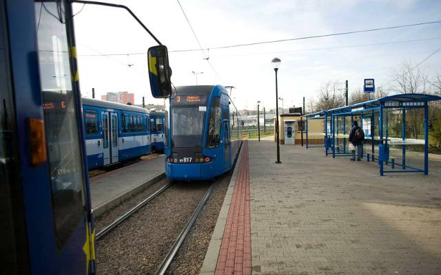 Znów wielkie zmiany w komunikacji miejskiej w Krakowie i wyłączenia tras. Będzie ciężko. Pasażer wytrzyma?