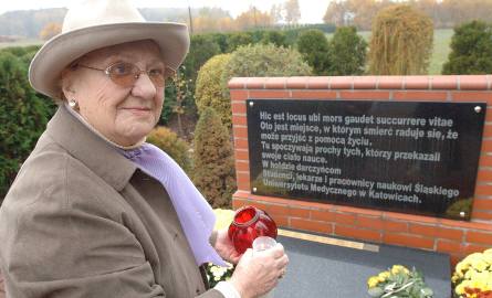 Anna Skoczylas zapaliła 1 listopada świeczkę w Parku Pamięci w Rudzie Śląskiej, gdzie spoczywają ludzie, którzy podarowali swoje ciało Śląskiemu Uniwersytetowi