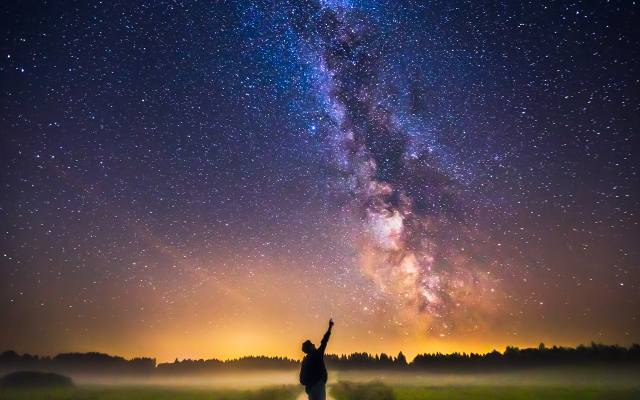 Noc Perseidów 2024. Gdzie znajdziesz najlepsze miejsca w kraju do obserwacji nocnego nieba?