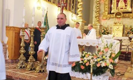 Brat Tomasz Nowak podczas posługi w kościele sanktuarium w Kałkowie