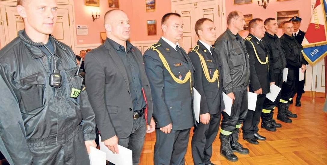 Dwóch funkcjonariuszy KP PSP w Drawsku Pomorskim, mimo że nie byli na służbie, znalazło się w odpowiednim miejscu i w odpowiednim czasie.