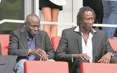 Ibrahima Iyane Thiama (z prawej) i piłkarz Sarr Boubacar.
