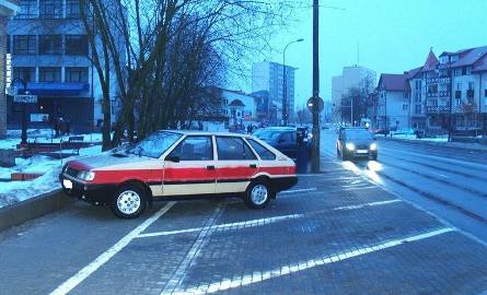 Zdjęcie dnia. W Ostrołęce pojawił się nowy mistrz parkowania